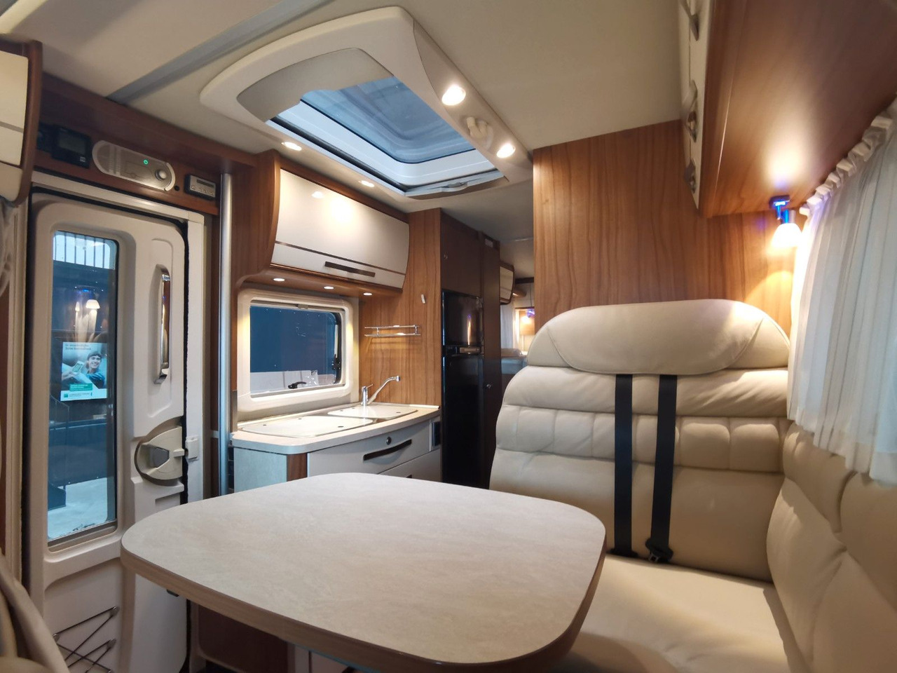 Mobil rumah semi-terintegrasi HYMER / ERIBA / HYMERCAR EXSIS T 588 / SAT / AHK / NAVI / EINZELBETTEN: gambar 12