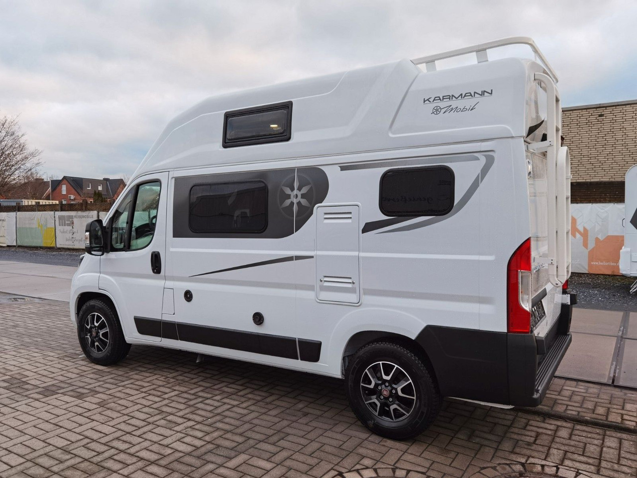 Karmann DEXTER 550 / 140PS / CONCEPT - PAKET & HUBBETT Karmann DEXTER 550 / 140PS / CONCEPT - PAKET & HUBBETT - Mobil kemping: gambar 5 Karmann DEXTER 550 / 140PS / CONCEPT - PAKET & HUBBETT Karmann DEXTER 550 / 140PS / CONCEPT - PAKET & HUBBETT - Mobil kemping: gambar 5