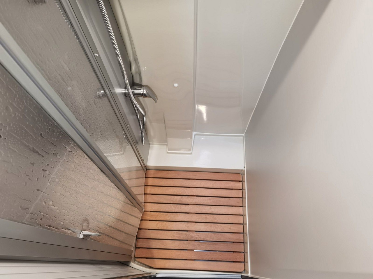 Mobil kemping Karmann DEXTER 560 / 170PS - 4x4 / SOLAR & MARKISE & ALU: gambar 20 Mobil kemping Karmann DEXTER 560 / 170PS - 4x4 / SOLAR & MARKISE & ALU: gambar 20