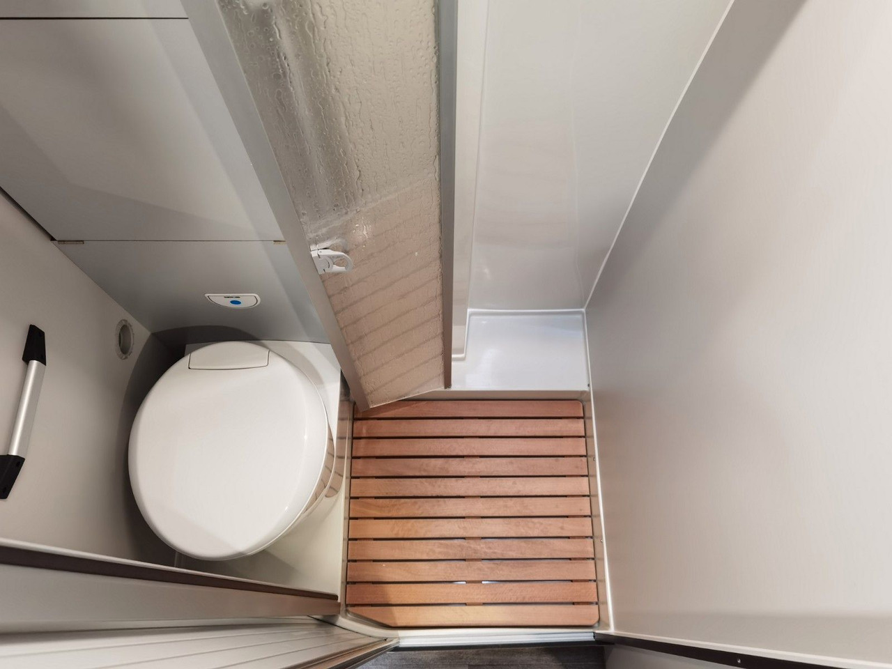 Mobil kemping Karmann DEXTER 560 / 170PS - 4x4 / SOLAR & MARKISE & ALU: gambar 18 Mobil kemping Karmann DEXTER 560 / 170PS - 4x4 / SOLAR & MARKISE & ALU: gambar 18