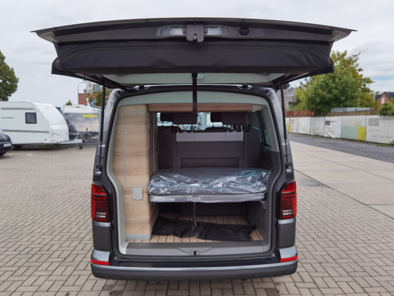 Van penumpang Volkswagen T6.1 CALIFORNIA OCEAN EDITION / DSG / ACC / NAVI: gambar 18