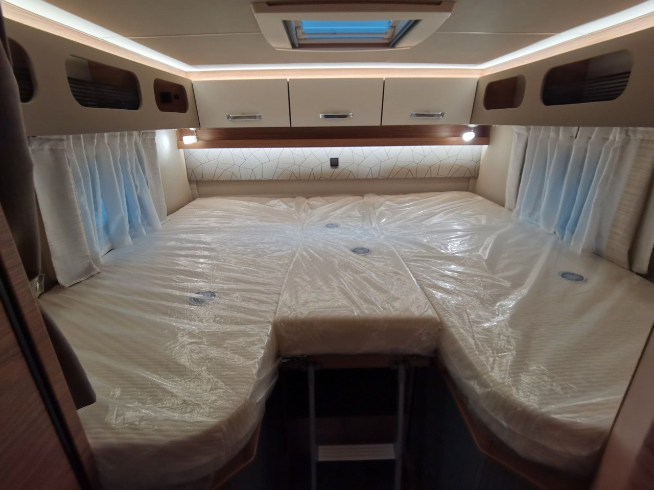 Mobil rumah semi-terintegrasi Weinsberg CARACOMPACT 640 MEG EDITION-PEPPER /-MODELL 2026: gambar 12