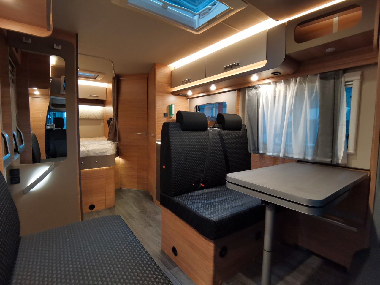 Mobil rumah semi-terintegrasi Weinsberg CARALOFT 650 MF /-2024-/ 155PS / SEITENBETT: gambar 12
