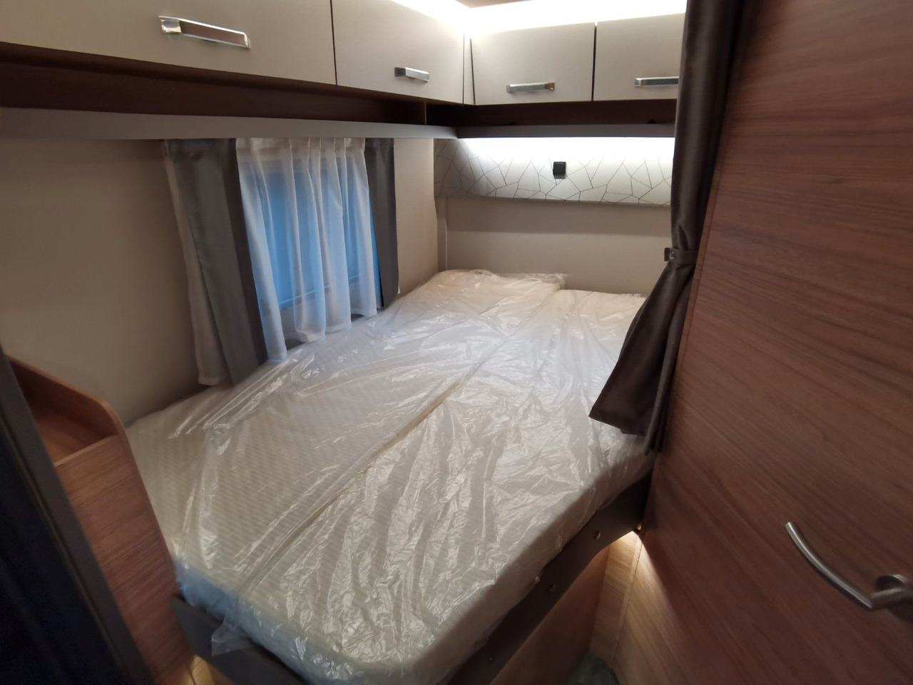 Mobil rumah semi-terintegrasi Weinsberg CARALOFT 650 MF /-2024-/ 155PS / SEITENBETT: gambar 16