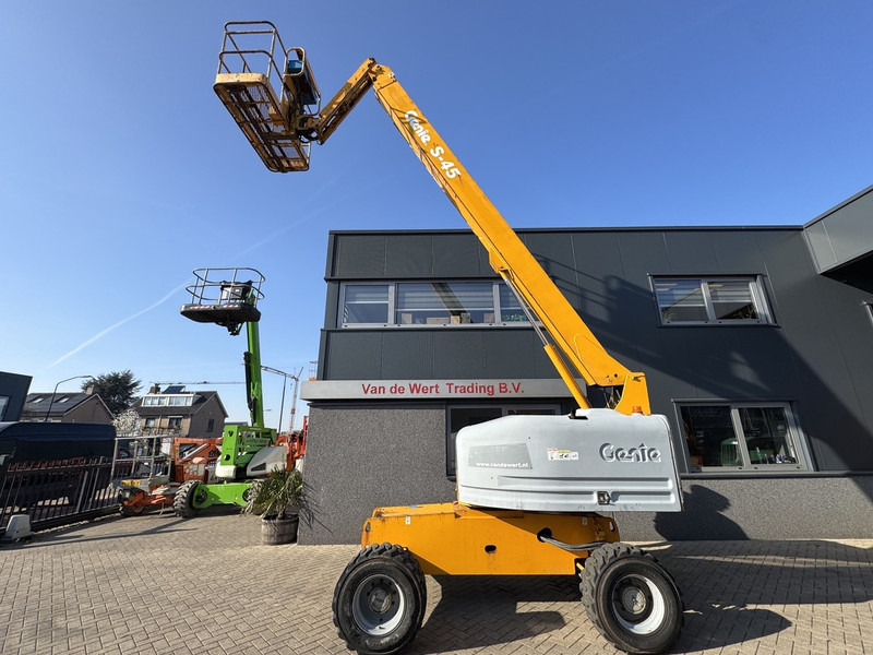 Genie S45 4x4 DEUTZ DIESEL 3000uur 15,7M Werkhoogte - Boom teleskopik: gambar 3 Genie S45 4x4 DEUTZ DIESEL 3000uur 15,7M Werkhoogte - Boom teleskopik: gambar 3