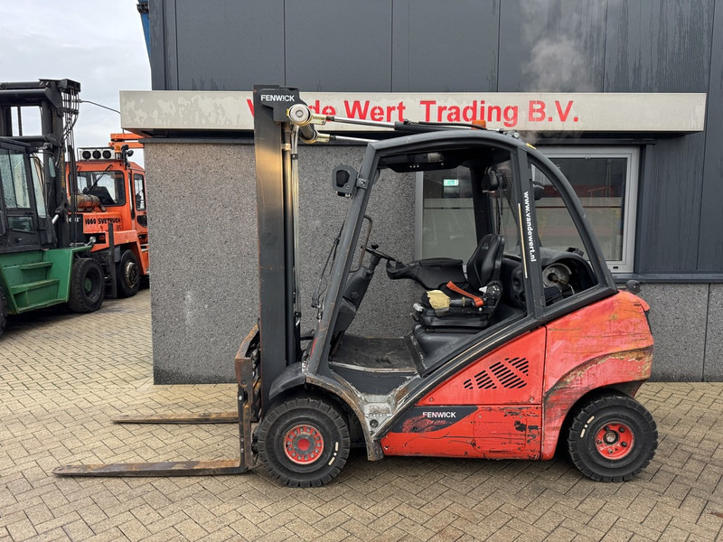 Linde H25T-02 Triplo 550 Freelift / Sideshift / Vorkversteller LPG 2013 - Forklift LPG: gambar 1 Linde H25T-02 Triplo 550 Freelift / Sideshift / Vorkversteller LPG 2013 - Forklift LPG: gambar 1