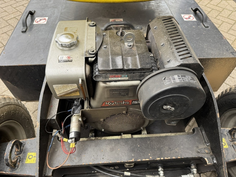 Boom artikulasi Niftylift HR12NDE Knikarmhoogwerker / Arbeitsbuhne HYBRIDE Kubota diesel 4x2 2014: gambar 12 Boom artikulasi Niftylift HR12NDE Knikarmhoogwerker / Arbeitsbuhne HYBRIDE Kubota diesel 4x2 2014: gambar 12