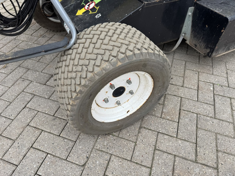 Boom artikulasi Niftylift HR12NDE Knikarmhoogwerker / Arbeitsbuhne HYBRIDE Kubota diesel 4x2 2014: gambar 10 Boom artikulasi Niftylift HR12NDE Knikarmhoogwerker / Arbeitsbuhne HYBRIDE Kubota diesel 4x2 2014: gambar 10