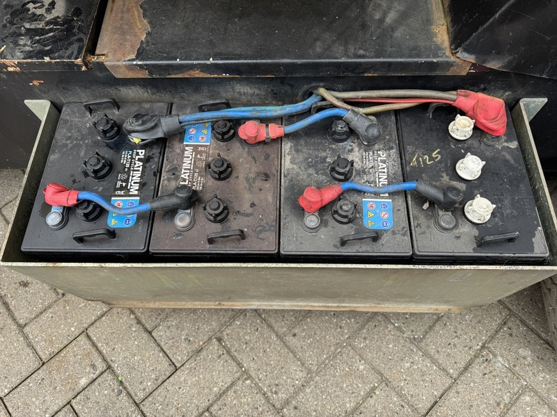 Boom artikulasi Niftylift HR12NDE Knikarmhoogwerker / Arbeitsbuhne HYBRIDE Kubota diesel 4x2 2014: gambar 13 Boom artikulasi Niftylift HR12NDE Knikarmhoogwerker / Arbeitsbuhne HYBRIDE Kubota diesel 4x2 2014: gambar 13