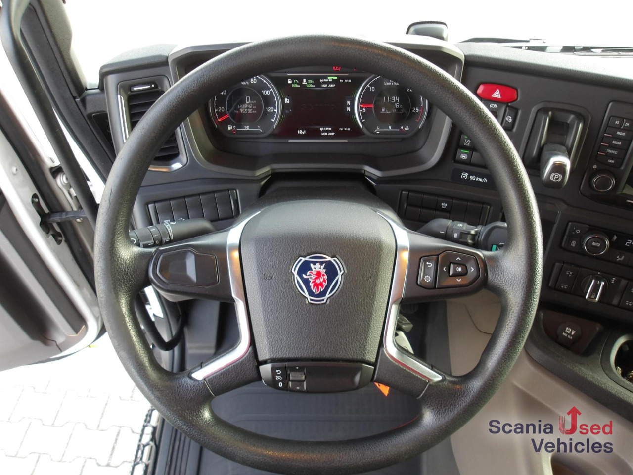 SCANIA P 320 B6x2*4LB / Full Air / Getränkefahrzeug - Truk minuman: gambar 3 SCANIA P 320 B6x2*4LB / Full Air / Getränkefahrzeug - Truk minuman: gambar 3