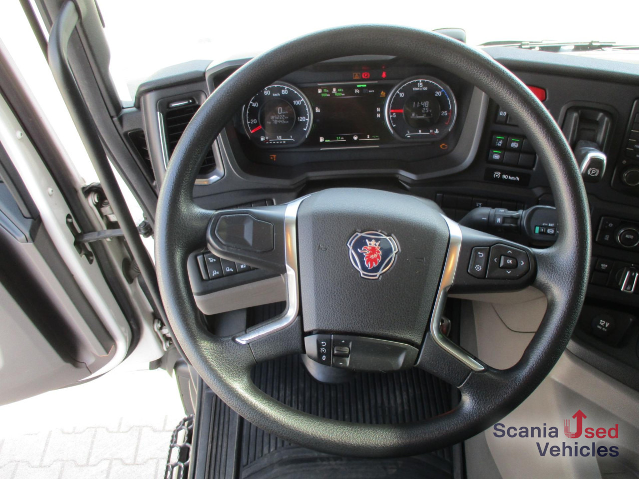 SCANIA P 320 B6x2*4LB / LBW / Lift-Lenkachse / 18 Pal. / - Truk minuman: gambar 2 SCANIA P 320 B6x2*4LB / LBW / Lift-Lenkachse / 18 Pal. / - Truk minuman: gambar 2