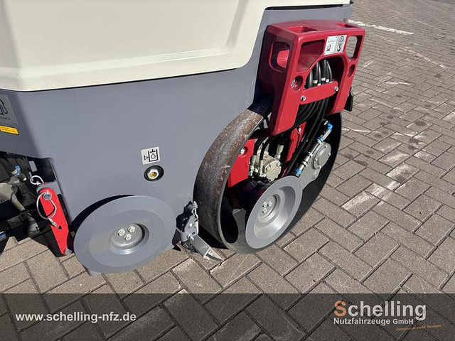 Roller Dynapac CC1100VI: gambar 6