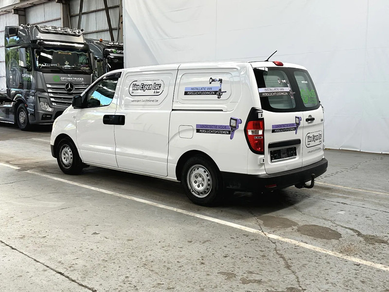 Hyundai H-1 AIRCO / EXCELLENT CONDITION / 2 SCHUIFDEUREN - 2 portes Coulissante - Van kecil: gambar 3 Hyundai H-1 AIRCO / EXCELLENT CONDITION / 2 SCHUIFDEUREN - 2 portes Coulissante - Van kecil: gambar 3