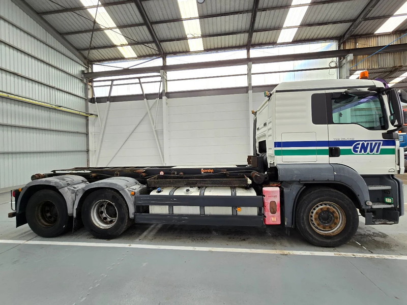 MAN TGS 28.440 6x2 / EURO 5 / AIRCO / LIFTAS / 10 roues - 10 tyres - Truk sasis: gambar 4 MAN TGS 28.440 6x2 / EURO 5 / AIRCO / LIFTAS / 10 roues - 10 tyres - Truk sasis: gambar 4