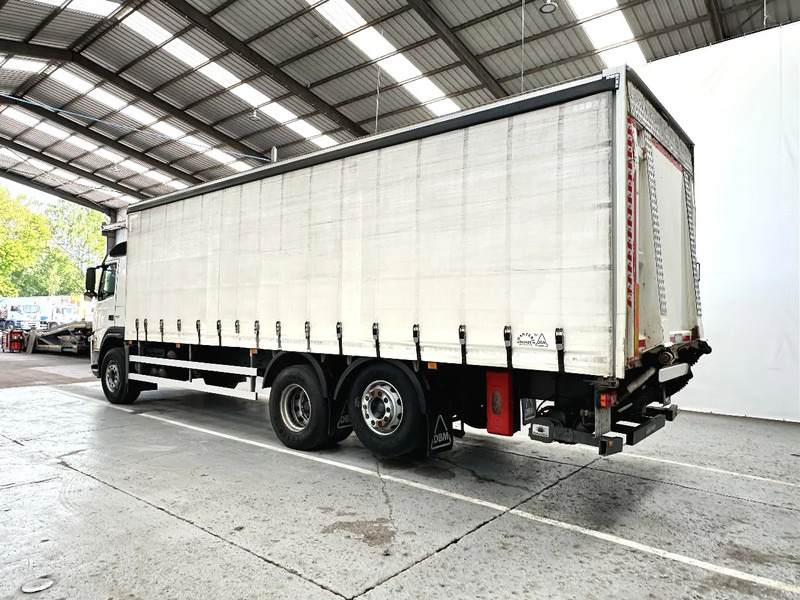 Volvo FM 330 / Essieu relevable et directionnel / Steerable lift axle / Lift as en stuuras - Truk dengan terpal samping: gambar 3 Volvo FM 330 / Essieu relevable et directionnel / Steerable lift axle / Lift as en stuuras - Truk dengan terpal samping: gambar 3