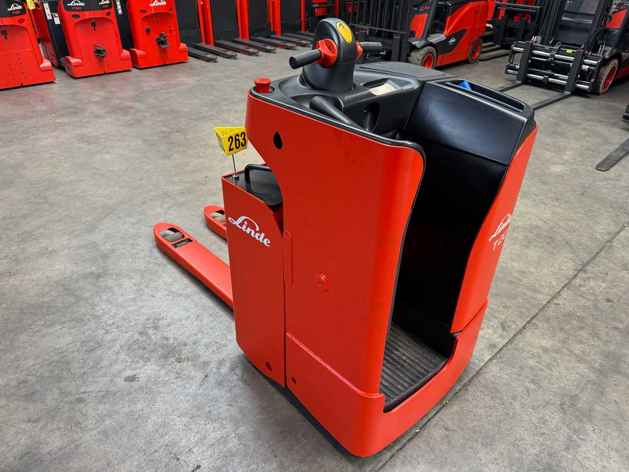 13/2024 SERVICE +UVV 10/2026 LINDE T20SF 2.000KG PALLET TRUCK ANT STACKER 3.098 HOURS - Forklift: gambar 5 13/2024 SERVICE +UVV 10/2026 LINDE T20SF 2.000KG PALLET TRUCK ANT STACKER 3.098 HOURS - Forklift: gambar 5
