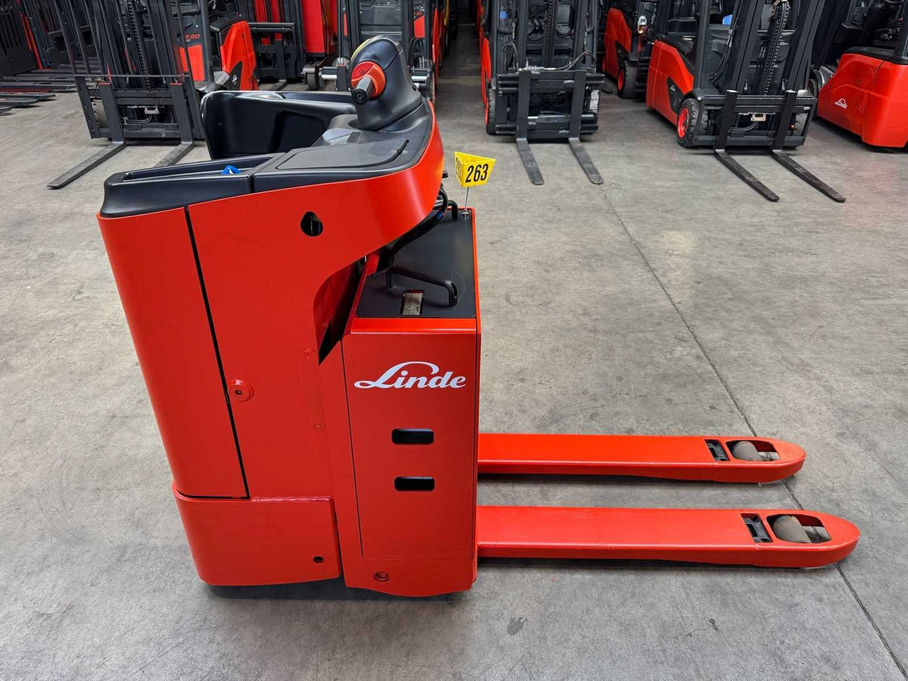 13/2024 SERVICE +UVV 10/2026 LINDE T20SF 2.000KG PALLET TRUCK ANT STACKER 3.098 HOURS - Forklift: gambar 2 13/2024 SERVICE +UVV 10/2026 LINDE T20SF 2.000KG PALLET TRUCK ANT STACKER 3.098 HOURS - Forklift: gambar 2