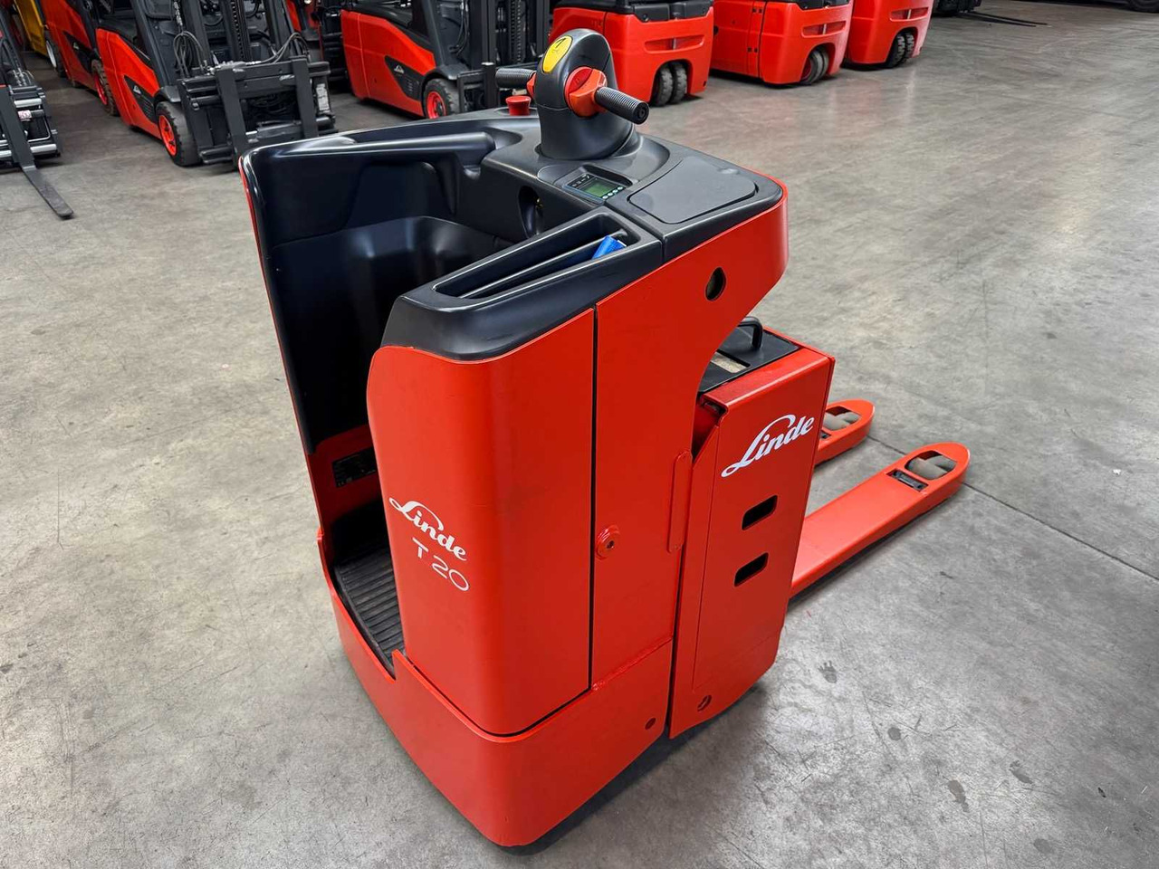 13/2024 SERVICE +UVV 10/2026 LINDE T20SF 2.000KG PALLET TRUCK ANT STACKER 3.098 HOURS - Forklift: gambar 4 13/2024 SERVICE +UVV 10/2026 LINDE T20SF 2.000KG PALLET TRUCK ANT STACKER 3.098 HOURS - Forklift: gambar 4