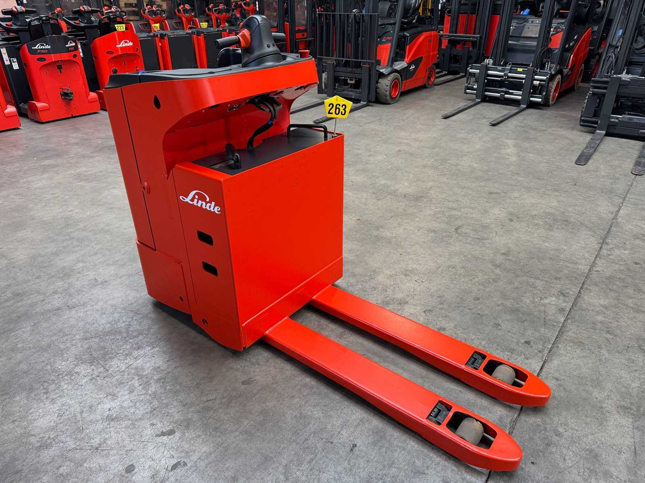 13/2024 SERVICE +UVV 10/2026 LINDE T20SF 2.000KG PALLET TRUCK ANT STACKER 3.098 HOURS - Forklift: gambar 3 13/2024 SERVICE +UVV 10/2026 LINDE T20SF 2.000KG PALLET TRUCK ANT STACKER 3.098 HOURS - Forklift: gambar 3