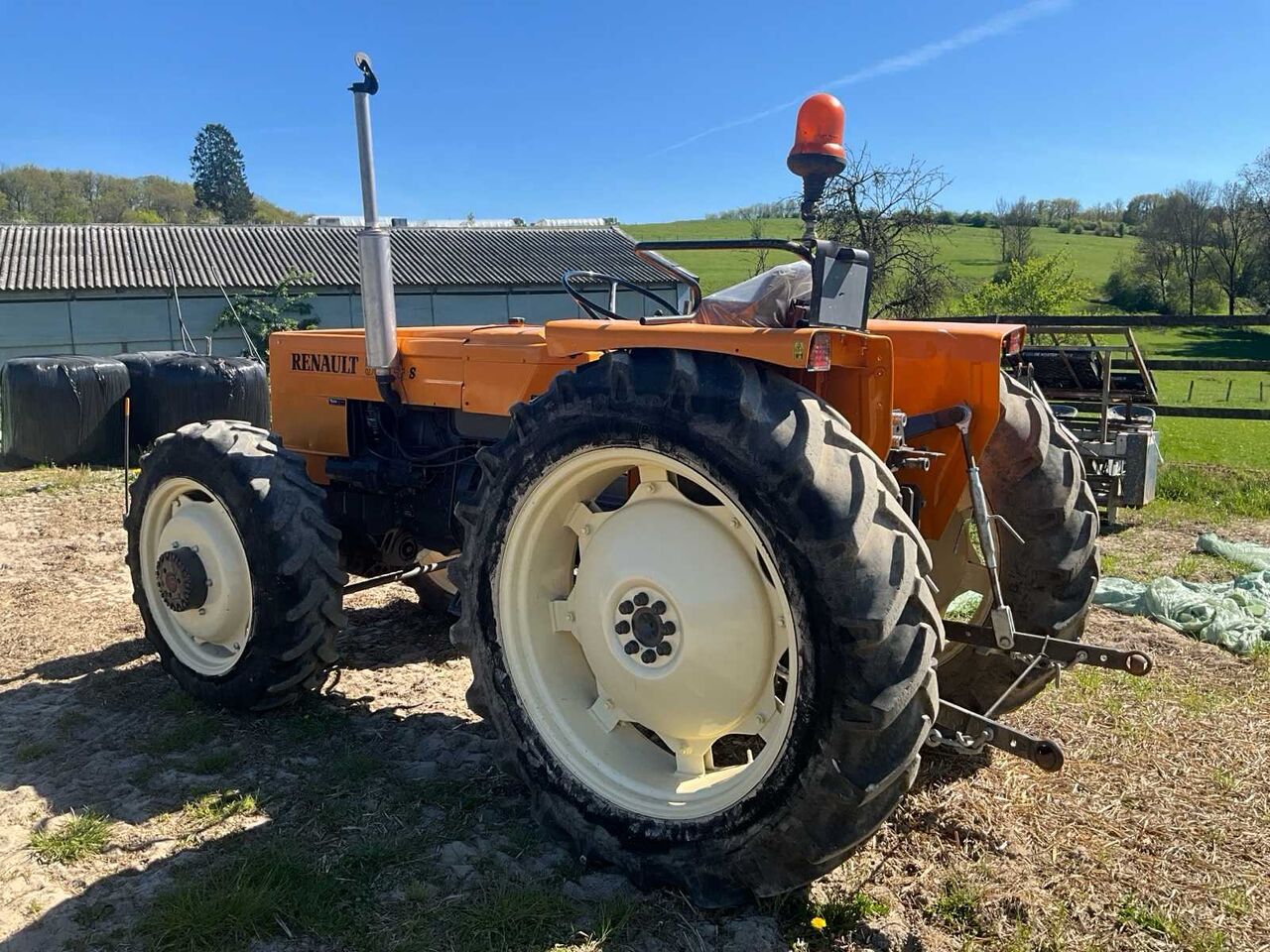 1983 RENAULT R 551-4S 4WD AGRICULTURAL TRACTOR - Traktor: gambar 3 1983 RENAULT R 551-4S 4WD AGRICULTURAL TRACTOR - Traktor: gambar 3
