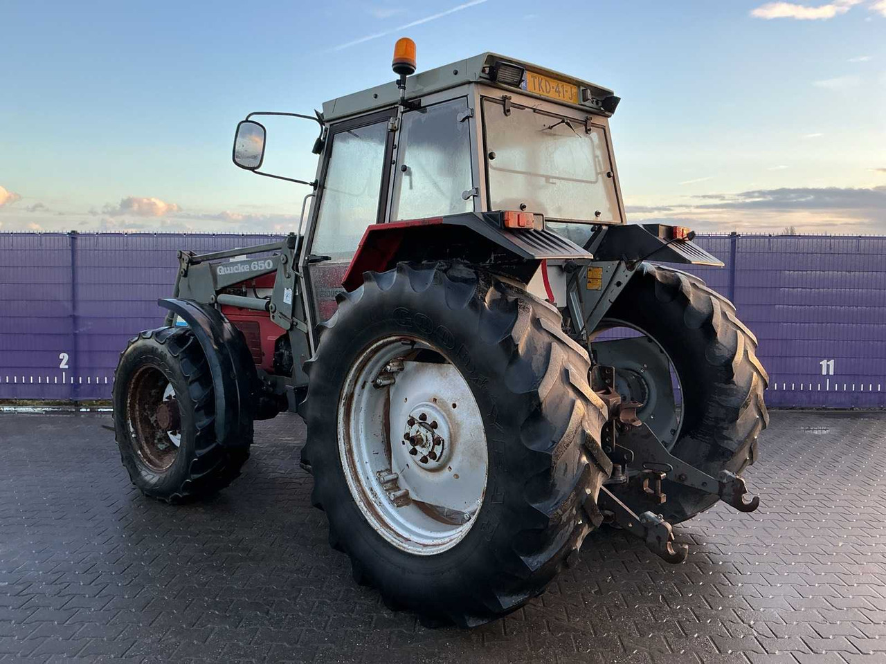 1996 MASSEY FERGUSON 399 FOUR WHEEL DRIVE FARM TRACTOR - Traktor: gambar 3 1996 MASSEY FERGUSON 399 FOUR WHEEL DRIVE FARM TRACTOR - Traktor: gambar 3