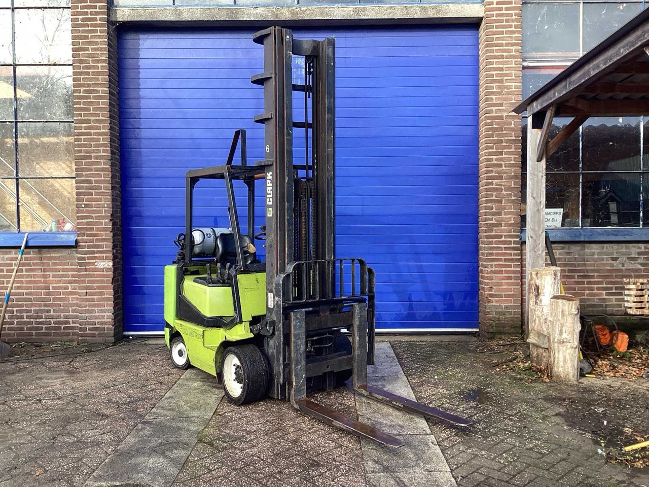 1999 CLARK CGC30 FORKLIFT 7300 MM - Forklift: gambar 2 1999 CLARK CGC30 FORKLIFT 7300 MM - Forklift: gambar 2