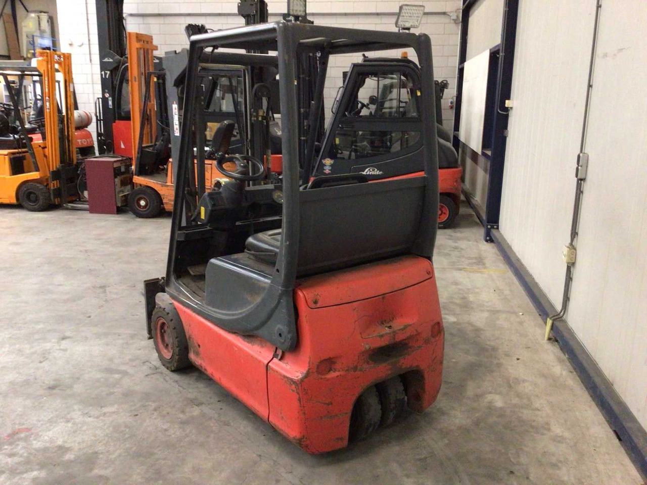 1999 LINDE E14 FORKLIFT - Forklift: gambar 3 1999 LINDE E14 FORKLIFT - Forklift: gambar 3