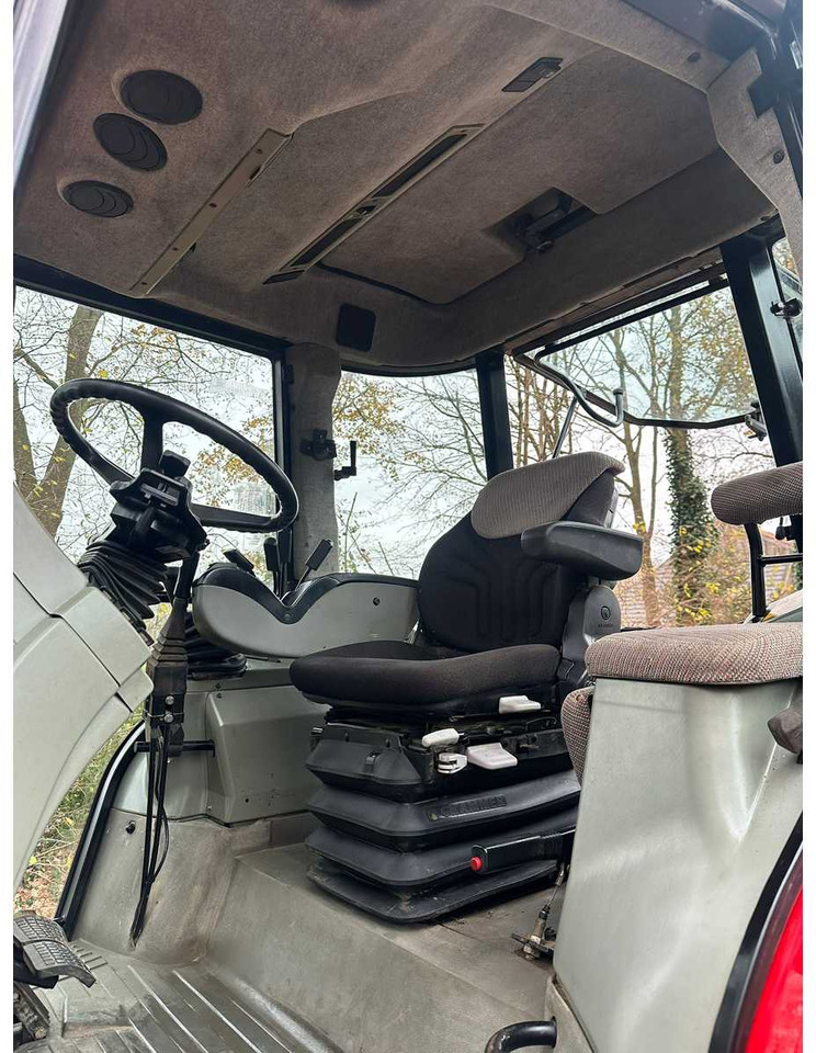 Traktor 2001 MASSEY FERGUSON 6255 FOUR WHEEL DRIVE FARM TRACTOR: gambar 7 Traktor 2001 MASSEY FERGUSON 6255 FOUR WHEEL DRIVE FARM TRACTOR: gambar 7