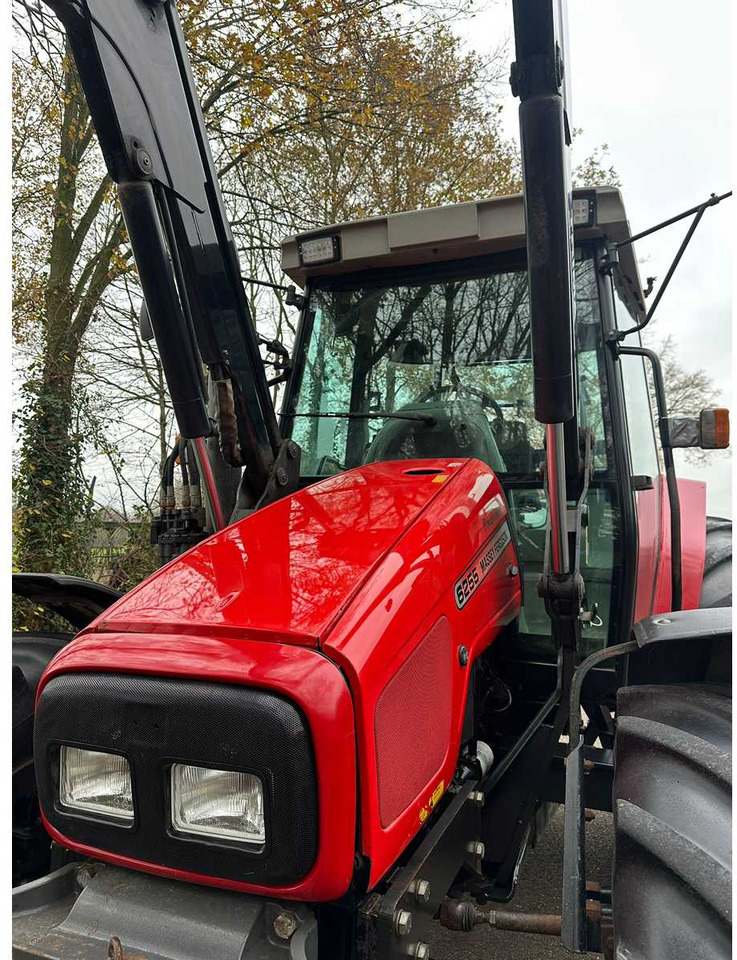 Traktor 2001 MASSEY FERGUSON 6255 FOUR WHEEL DRIVE FARM TRACTOR: gambar 11 Traktor 2001 MASSEY FERGUSON 6255 FOUR WHEEL DRIVE FARM TRACTOR: gambar 11
