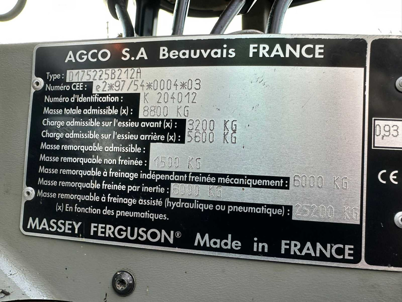 Traktor 2001 MASSEY FERGUSON 6255 FOUR WHEEL DRIVE FARM TRACTOR: gambar 8 Traktor 2001 MASSEY FERGUSON 6255 FOUR WHEEL DRIVE FARM TRACTOR: gambar 8