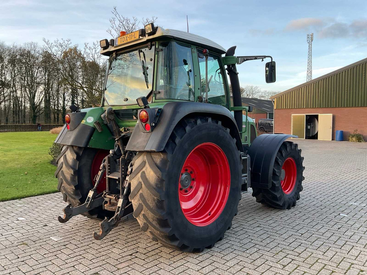 2005 FENDT FARMER 412 VARIO ALL-WHEEL DRIVE FARM TRACTOR - Traktor: gambar 5 2005 FENDT FARMER 412 VARIO ALL-WHEEL DRIVE FARM TRACTOR - Traktor: gambar 5
