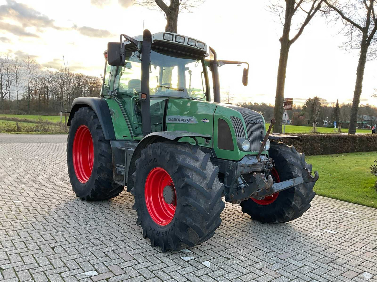 2005 FENDT FARMER 412 VARIO ALL-WHEEL DRIVE FARM TRACTOR - Traktor: gambar 3 2005 FENDT FARMER 412 VARIO ALL-WHEEL DRIVE FARM TRACTOR - Traktor: gambar 3