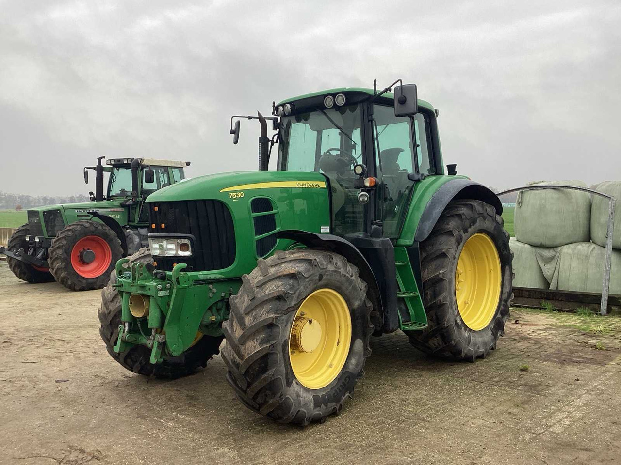 2008 JOHN DEERE 7530 PREMIUM FOUR WHEEL DRIVE FARM TRACTOR - Traktor: gambar 1 2008 JOHN DEERE 7530 PREMIUM FOUR WHEEL DRIVE FARM TRACTOR - Traktor: gambar 1