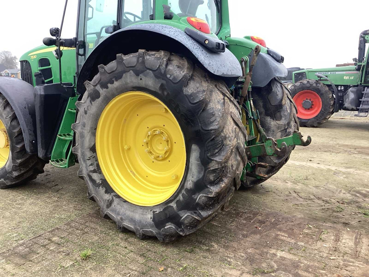 2008 JOHN DEERE 7530 PREMIUM FOUR WHEEL DRIVE FARM TRACTOR - Traktor: gambar 5 2008 JOHN DEERE 7530 PREMIUM FOUR WHEEL DRIVE FARM TRACTOR - Traktor: gambar 5