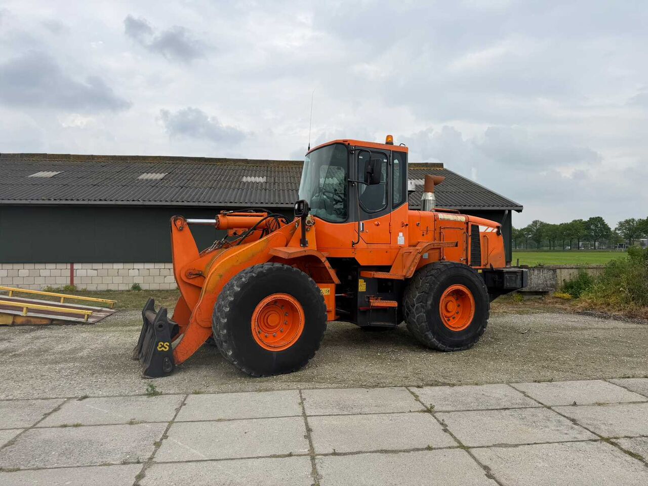 2011 DOOSAN DL250 SHOVEL - Wheel loader: gambar 1 2011 DOOSAN DL250 SHOVEL - Wheel loader: gambar 1