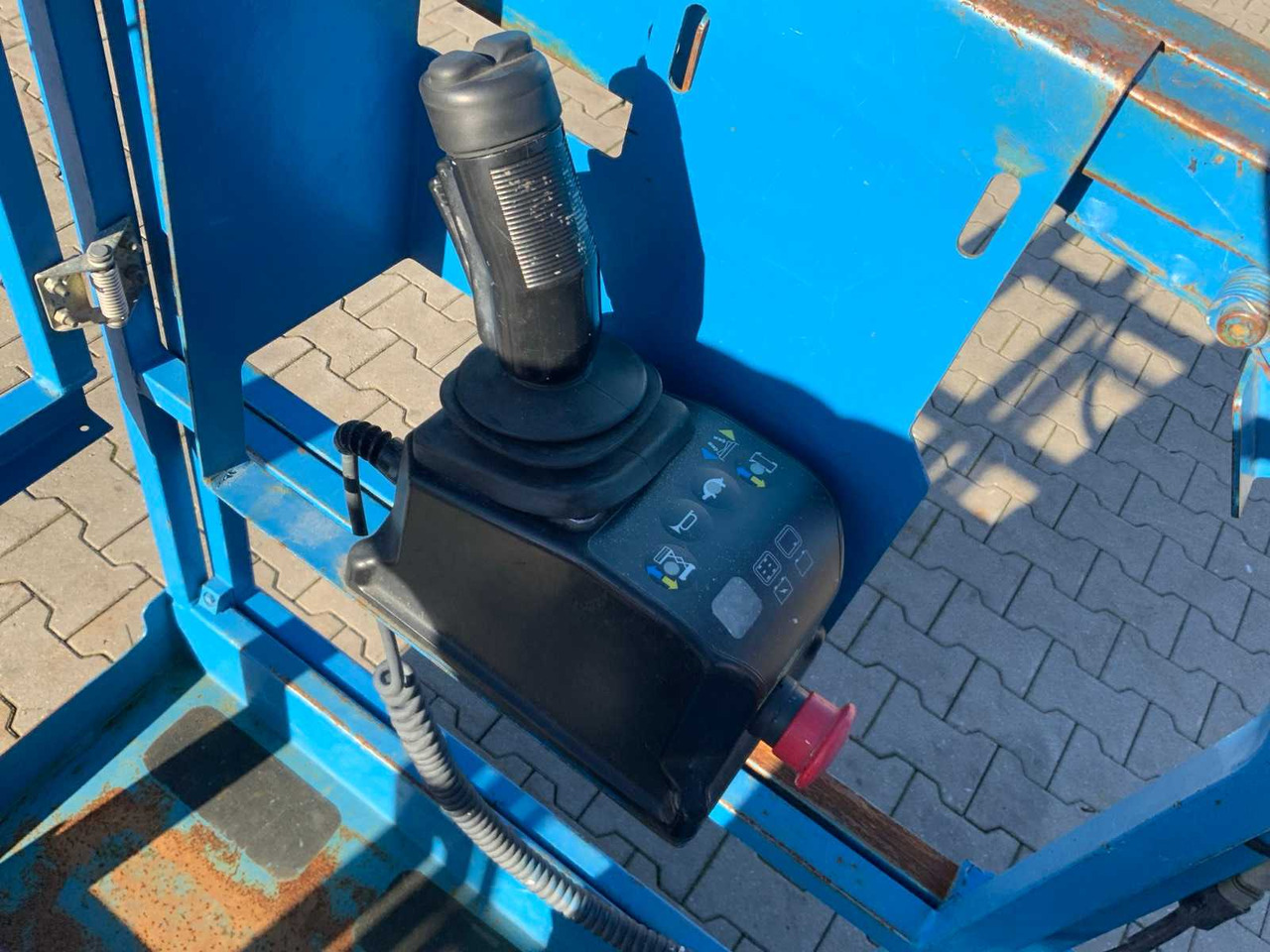 Platform pengangkat 2011 GENIE GRC-12 AERIAL PLATFORM / PASSENGER LIFT: gambar 7