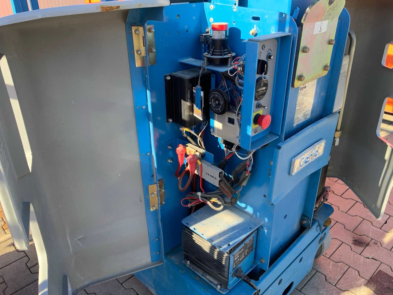 Platform pengangkat 2011 GENIE GRC-12 AERIAL PLATFORM / PASSENGER LIFT: gambar 8