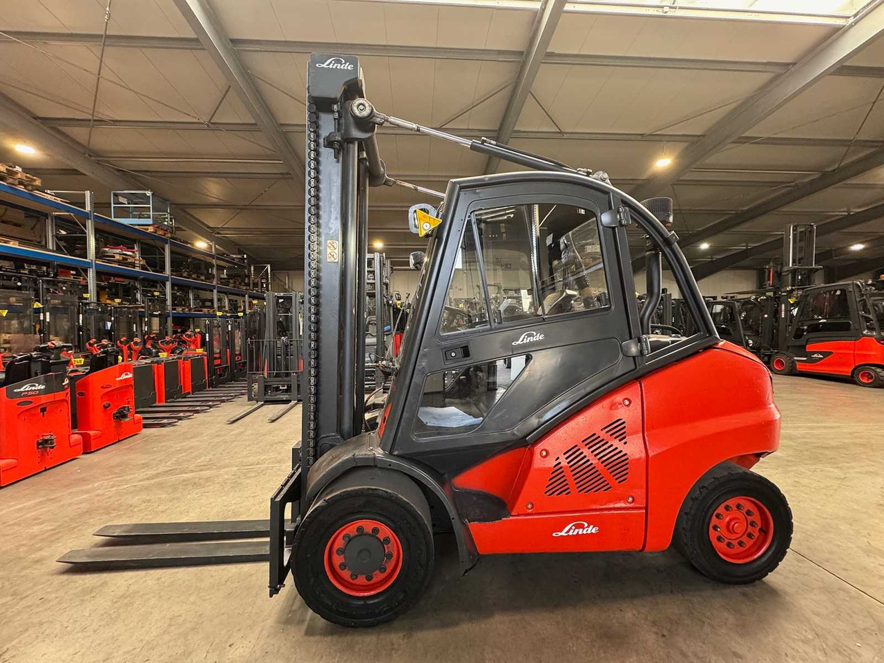 2011 LINDE H50D 5,000KG 3RD VALVE CAB DIESEL FORKLIFT VW ENGINE FORKLIFT - Forklift: gambar 1 2011 LINDE H50D 5,000KG 3RD VALVE CAB DIESEL FORKLIFT VW ENGINE FORKLIFT - Forklift: gambar 1