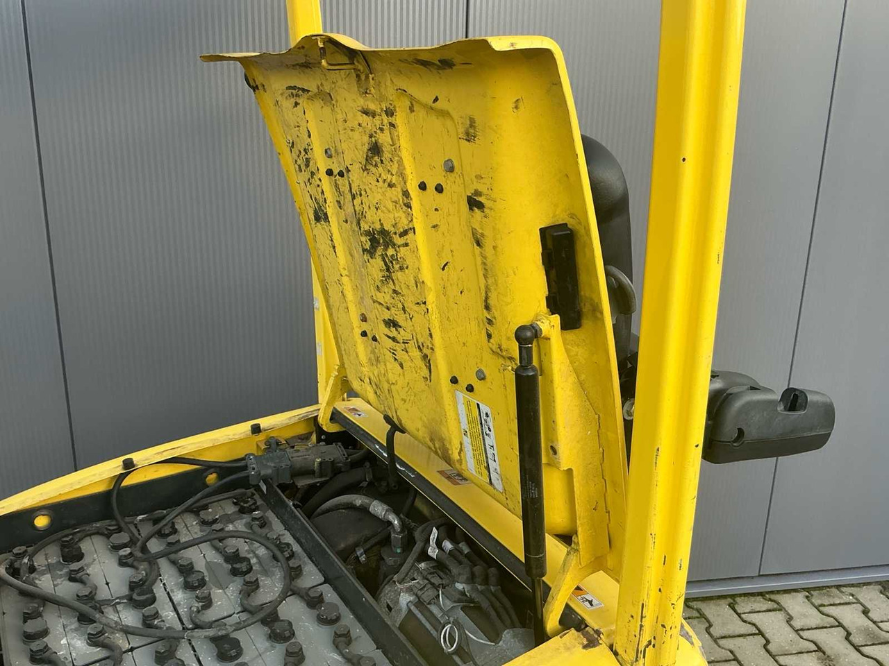 Forklift 2012 HYSTER J1.6XNT SWB FORKLIFT: gambar 27 Forklift 2012 HYSTER J1.6XNT SWB FORKLIFT: gambar 27