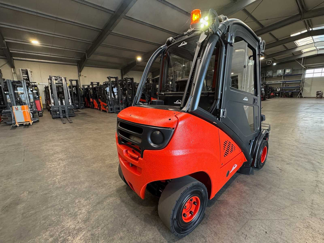 Forklift 2012 SERVICE + UVV 09/2026 LINDE H25D 3RD + 4TH VALVE FORK ADJUSTER 163CM FREE STROKE DIESEL FORKLIFT: gambar 8 Forklift 2012 SERVICE + UVV 09/2026 LINDE H25D 3RD + 4TH VALVE FORK ADJUSTER 163CM FREE STROKE DIESEL FORKLIFT: gambar 8