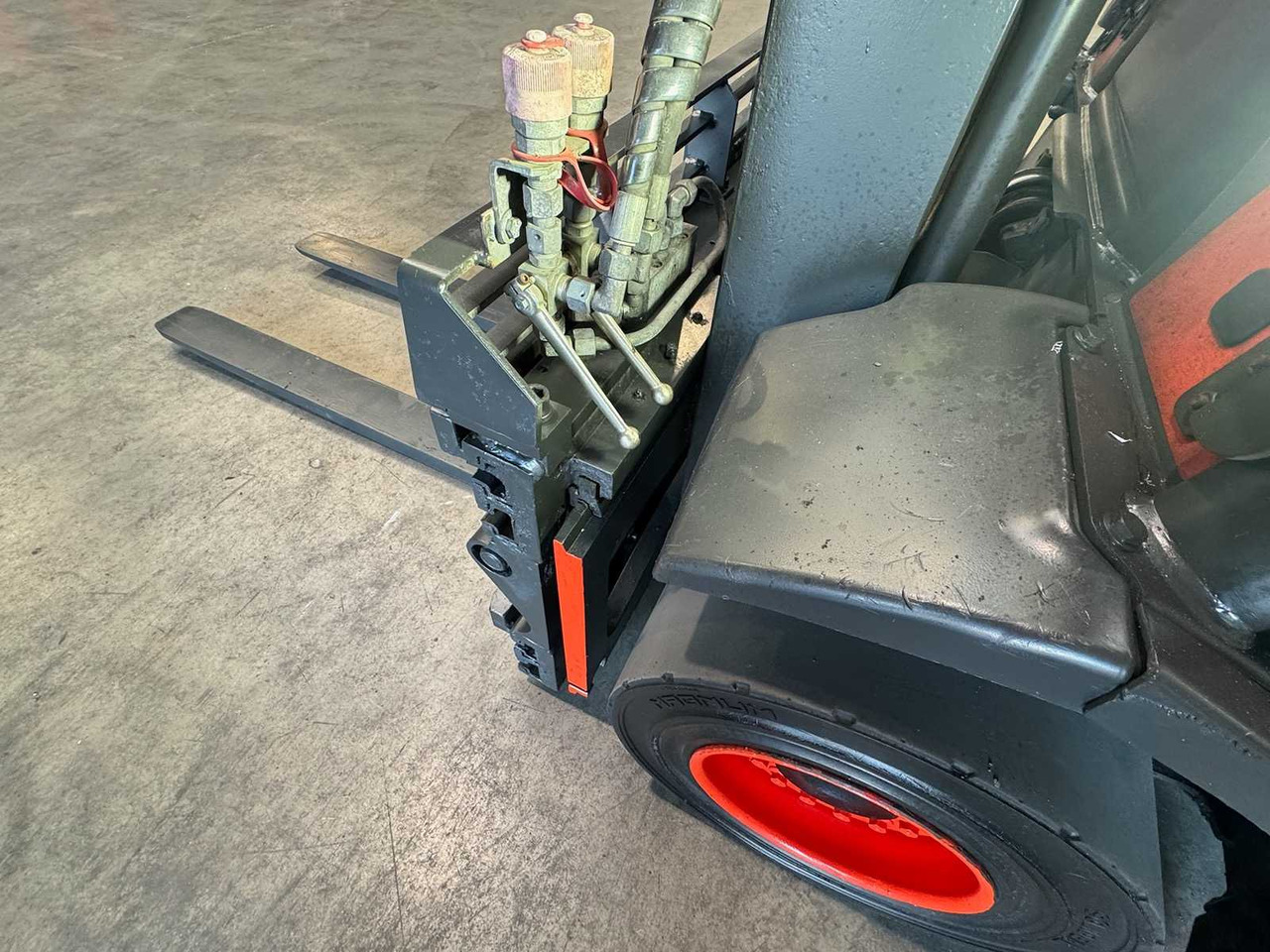 Forklift 2012 SERVICE + UVV 09/2026 LINDE H25D 3RD + 4TH VALVE FORK ADJUSTER 163CM FREE STROKE DIESEL FORKLIFT: gambar 12 Forklift 2012 SERVICE + UVV 09/2026 LINDE H25D 3RD + 4TH VALVE FORK ADJUSTER 163CM FREE STROKE DIESEL FORKLIFT: gambar 12