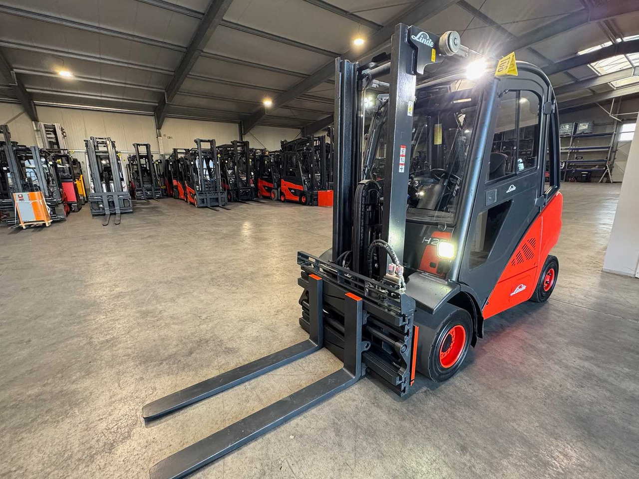 Forklift 2012 SERVICE + UVV 09/2026 LINDE H25D 3RD + 4TH VALVE FORK ADJUSTER 163CM FREE STROKE DIESEL FORKLIFT: gambar 6 Forklift 2012 SERVICE + UVV 09/2026 LINDE H25D 3RD + 4TH VALVE FORK ADJUSTER 163CM FREE STROKE DIESEL FORKLIFT: gambar 6