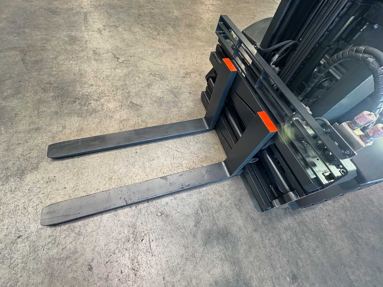 Forklift 2012 SERVICE + UVV 09/2026 LINDE H25D 3RD + 4TH VALVE FORK ADJUSTER 163CM FREE STROKE DIESEL FORKLIFT: gambar 10 Forklift 2012 SERVICE + UVV 09/2026 LINDE H25D 3RD + 4TH VALVE FORK ADJUSTER 163CM FREE STROKE DIESEL FORKLIFT: gambar 10