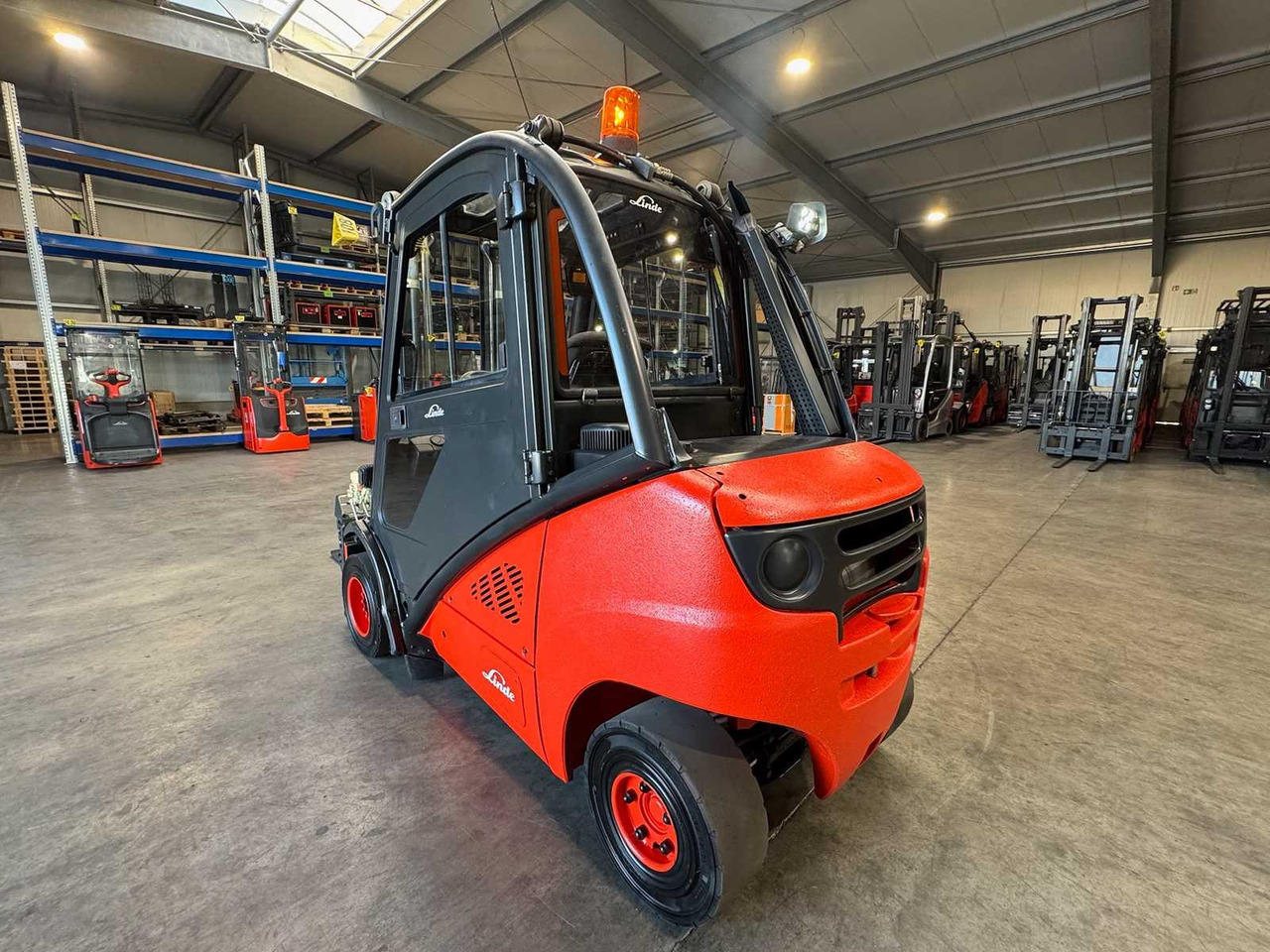 Forklift 2012 SERVICE + UVV 09/2026 LINDE H25D 3RD + 4TH VALVE FORK ADJUSTER 163CM FREE STROKE DIESEL FORKLIFT: gambar 9 Forklift 2012 SERVICE + UVV 09/2026 LINDE H25D 3RD + 4TH VALVE FORK ADJUSTER 163CM FREE STROKE DIESEL FORKLIFT: gambar 9