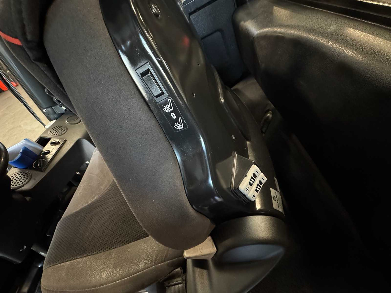 Forklift 2012 SERVICE + UVV 09/2026 LINDE H25D 3RD + 4TH VALVE FORK ADJUSTER 163CM FREE STROKE DIESEL FORKLIFT: gambar 16 Forklift 2012 SERVICE + UVV 09/2026 LINDE H25D 3RD + 4TH VALVE FORK ADJUSTER 163CM FREE STROKE DIESEL FORKLIFT: gambar 16