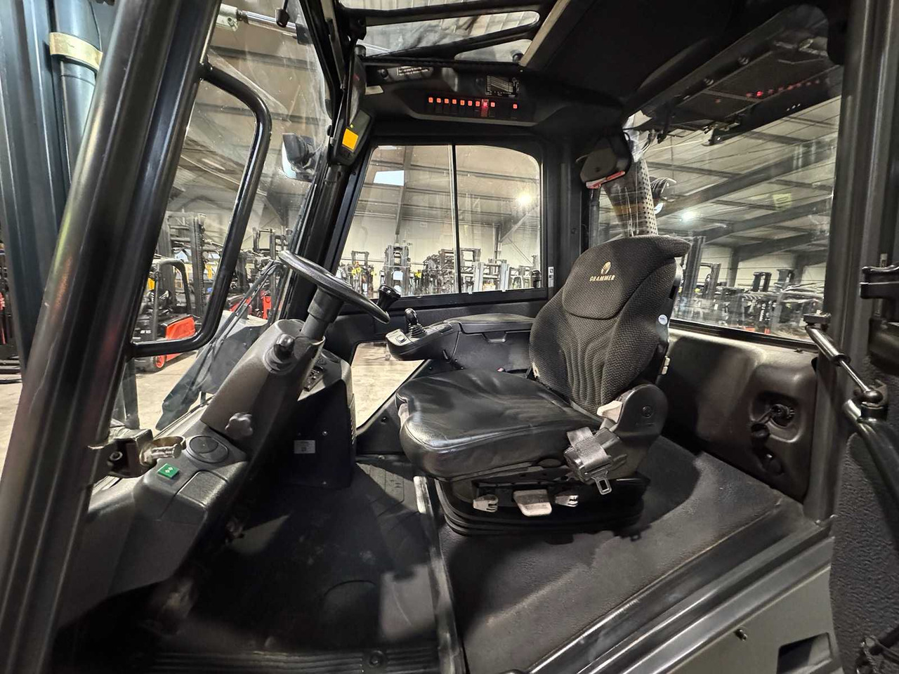 Forklift 2015 LINDE H25D-02 2.500KG 3.+4TH VALVE FORK ADJUSTER DIESEL FORKLIFT FORKLIFT 10.925 HOURS.: gambar 13 Forklift 2015 LINDE H25D-02 2.500KG 3.+4TH VALVE FORK ADJUSTER DIESEL FORKLIFT FORKLIFT 10.925 HOURS.: gambar 13