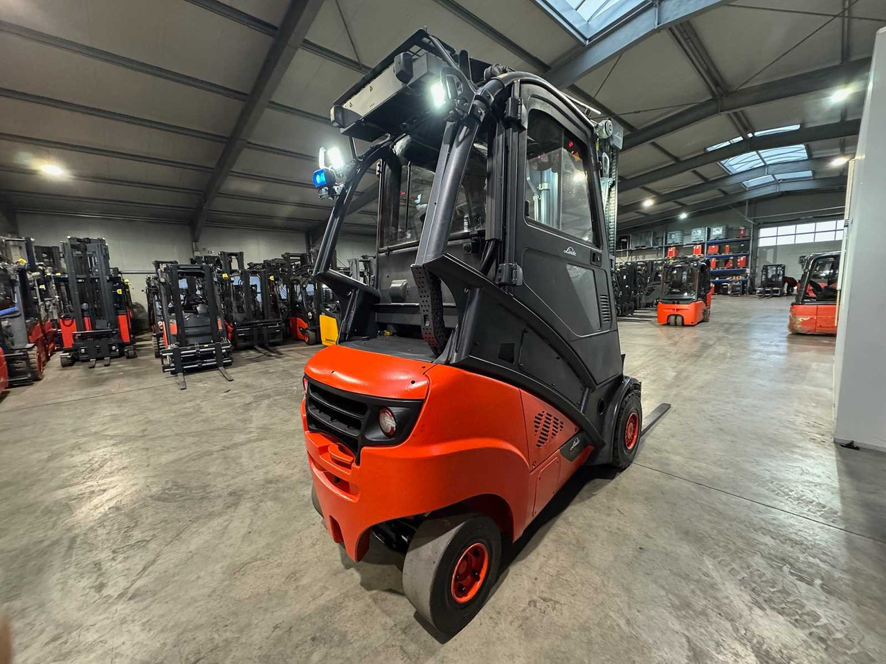 Forklift 2015 LINDE H25D-02 2.500KG 3.+4TH VALVE FORK ADJUSTER DIESEL FORKLIFT FORKLIFT 10.925 HOURS.: gambar 8 Forklift 2015 LINDE H25D-02 2.500KG 3.+4TH VALVE FORK ADJUSTER DIESEL FORKLIFT FORKLIFT 10.925 HOURS.: gambar 8