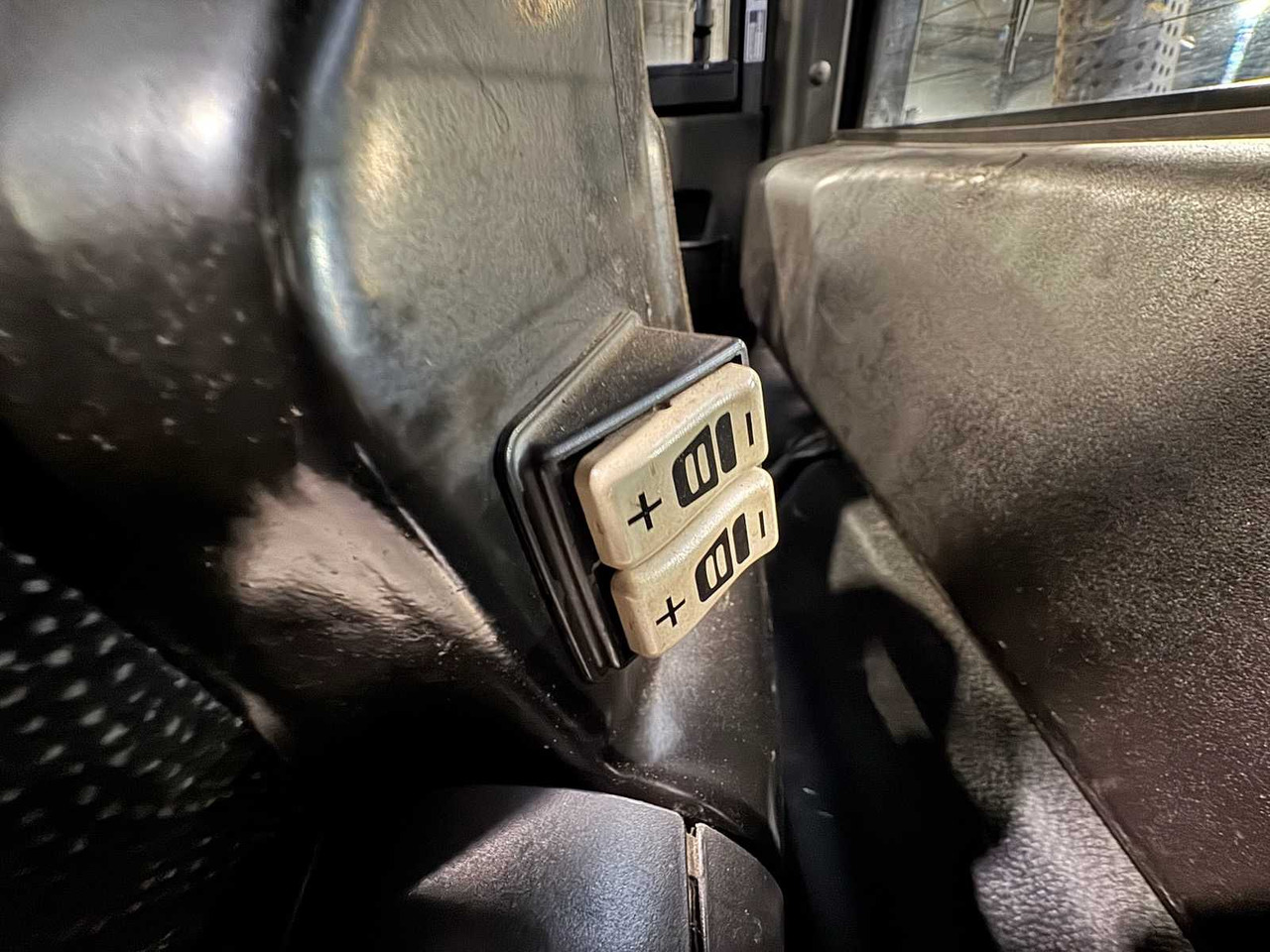 Forklift 2015 LINDE H25D-02 2.500KG 3.+4TH VALVE FORK ADJUSTER DIESEL FORKLIFT FORKLIFT 10.925 HOURS.: gambar 16 Forklift 2015 LINDE H25D-02 2.500KG 3.+4TH VALVE FORK ADJUSTER DIESEL FORKLIFT FORKLIFT 10.925 HOURS.: gambar 16