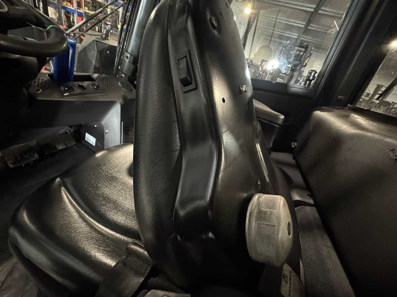 Forklift 2015 LINDE H50D 5,000KG TRIPLEX 666CM 3RD+4TH VALVE DIESEL FORKLIFT FORKLIFT 15,042 HOURS.: gambar 12 Forklift 2015 LINDE H50D 5,000KG TRIPLEX 666CM 3RD+4TH VALVE DIESEL FORKLIFT FORKLIFT 15,042 HOURS.: gambar 12