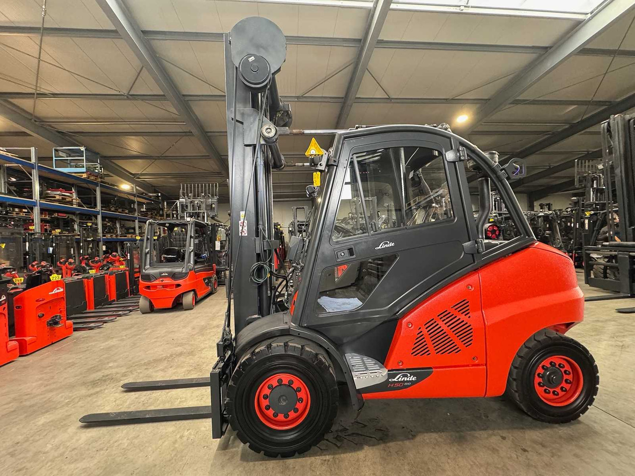 2015 SERVICE + UVV 10/2026 LINDE H50D TRIPLEX 666CM 3RD+4TH+5TH VALVE CAB DIESEL FORKLIFT - Forklift: gambar 2 2015 SERVICE + UVV 10/2026 LINDE H50D TRIPLEX 666CM 3RD+4TH+5TH VALVE CAB DIESEL FORKLIFT - Forklift: gambar 2